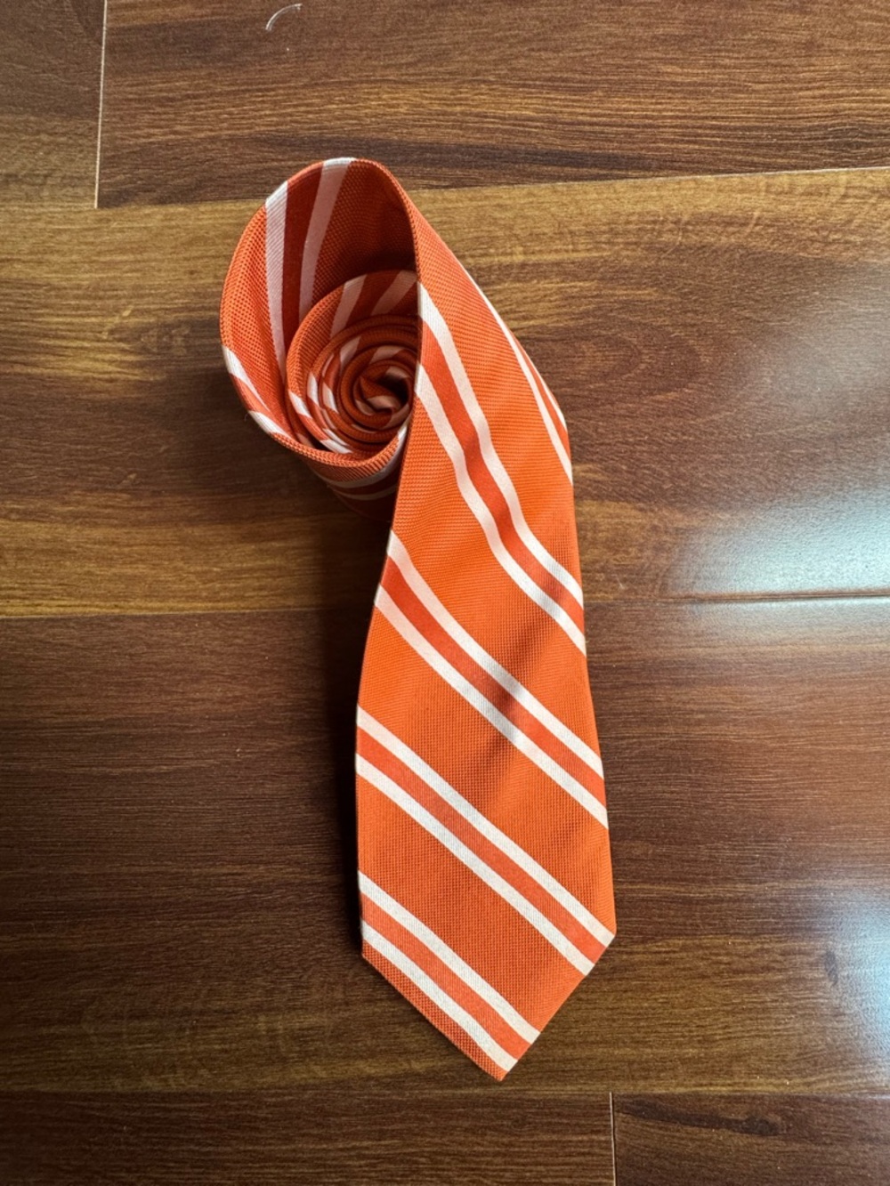 BROOKS BROTHERS “346” Orange and White Pure Silk Diagonal Stripe Tie